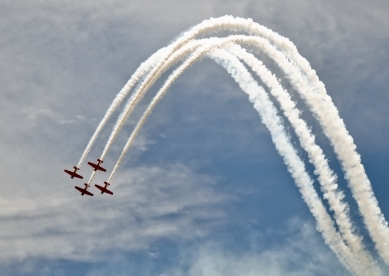4 planes at the airshow with smoke trails